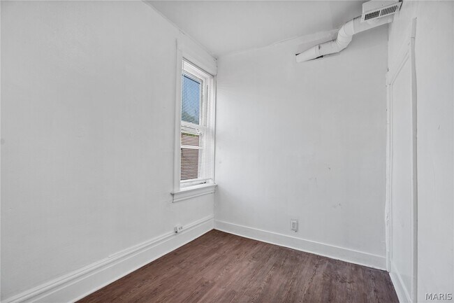 Building Photo - 824 Canaan Ave