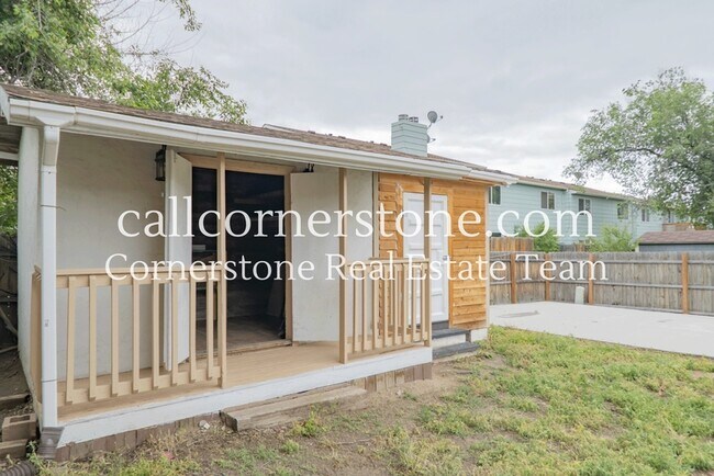 Building Photo - 2525 Nadine Dr