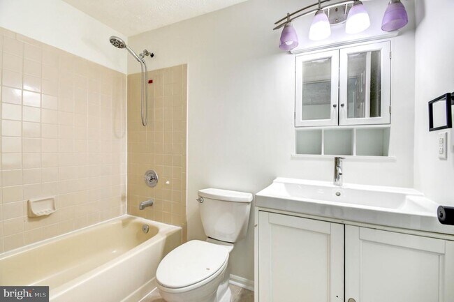 Building Photo - 6022 Phlox Ct