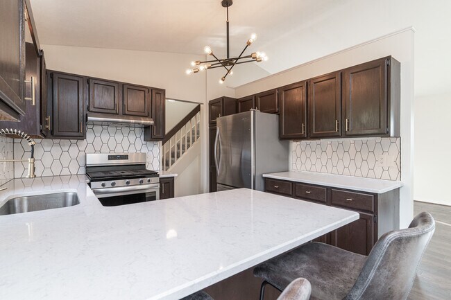 Building Photo - 2521 Woodmeadow Dr SE