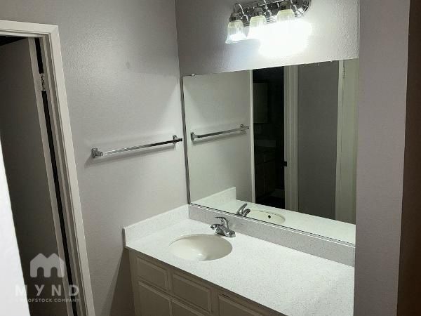 Building Photo - 2415 Sycamore Glen Dr