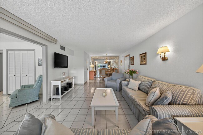 Building Photo - 6417 Bay Club Dr