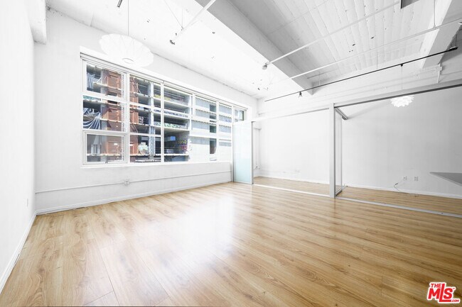 Building Photo - 1130 Flower St