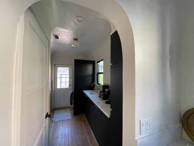 Building Photo - 1363 Spazier Ave
