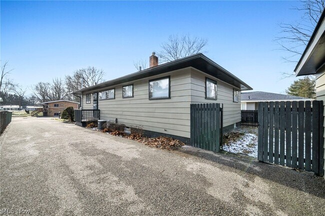 Building Photo - 1171 Jason Ave