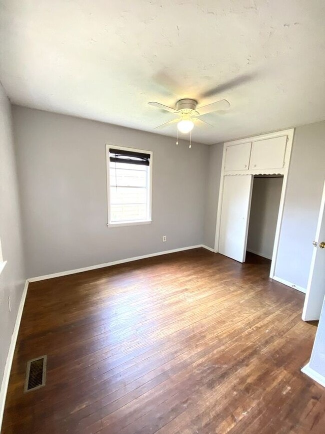 Building Photo - 3 Bed 1 Bath in the West Lawn Park Additio...