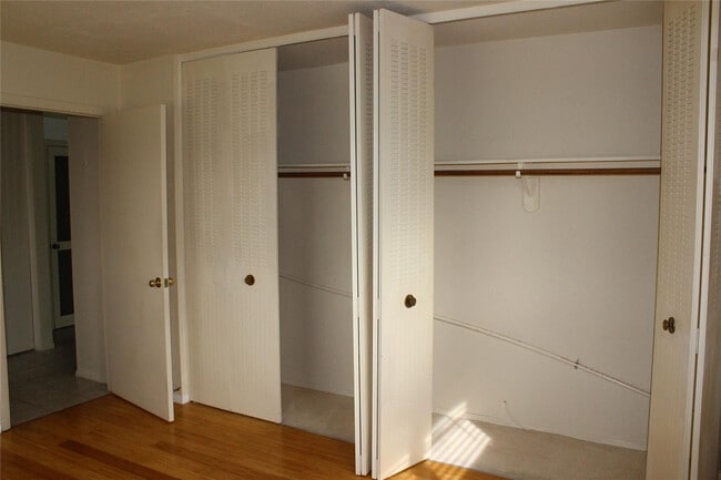 Building Photo - 2810 Ashley Dr W