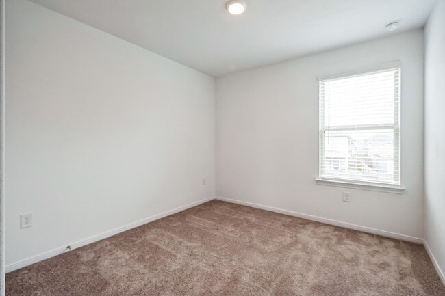 Building Photo - 16523 Pine Arrow Dr