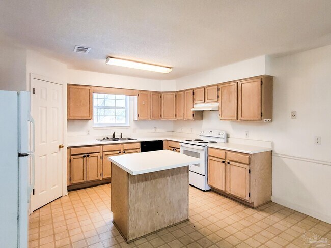 Building Photo - 412 Bay Oaks Dr