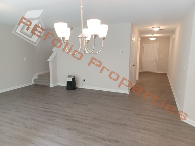 Building Photo - Beautiful 4 Bedroom, 3 Bath, 1-Car Garage ...