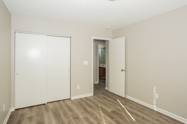 Building Photo - 5830 Dove Point Dr SW