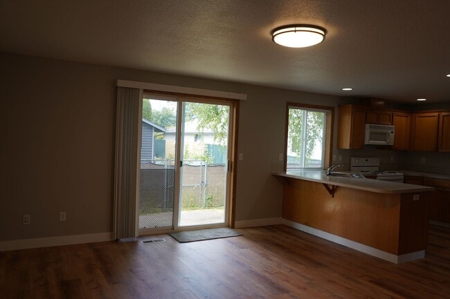 Building Photo - 6412 NE 78th Ave