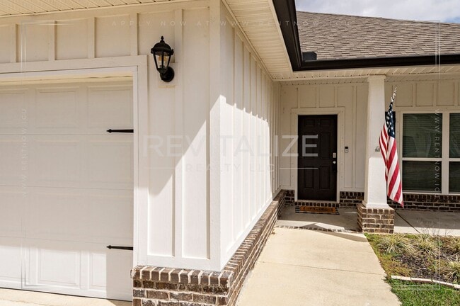 Building Photo - Modern 4BR 2 BA Home in Spanish Fort