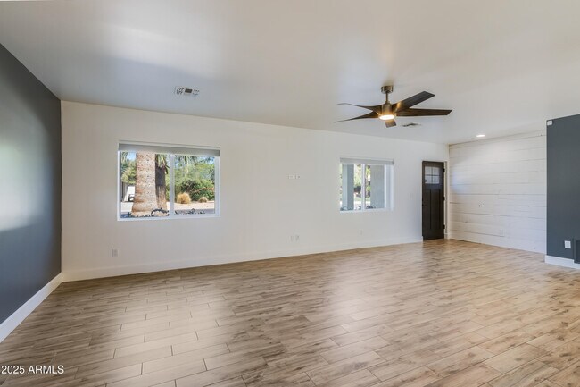 Building Photo - 4427 E Turney Ave
