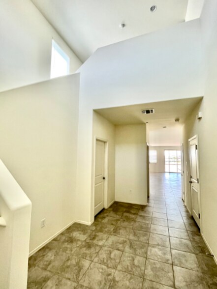 Building Photo - 11010 S Silver Fern Dr