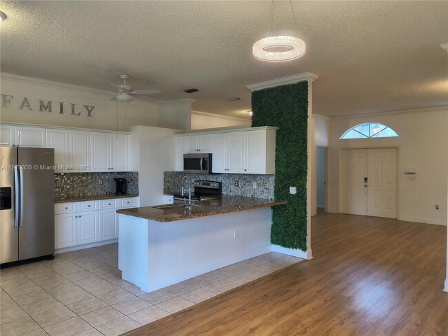 Building Photo - 440 SE 25th Dr