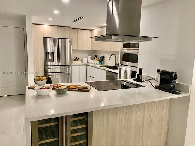 Building Photo - 100 Bayview Dr