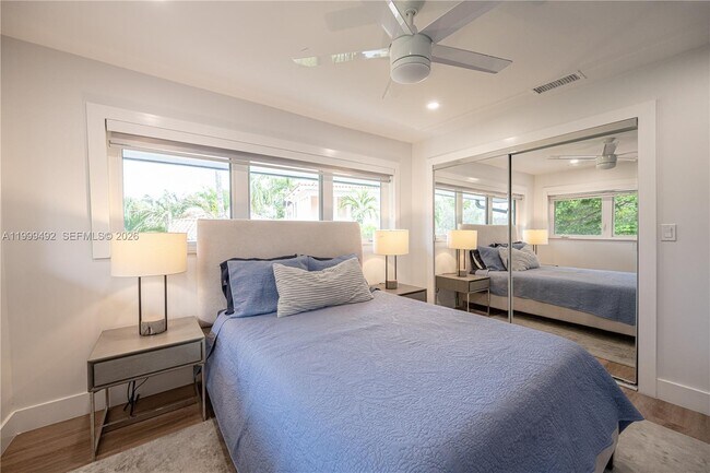 Building Photo - 7125 Los Pinos Blvd