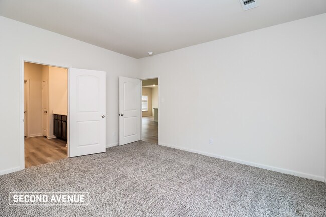 Building Photo - 504 Bennie Leonard St