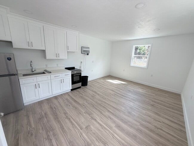 Building Photo - 1520 Blue Sage Dr