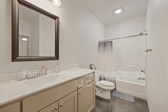 Building Photo - 10071 Shadow Wood Cir