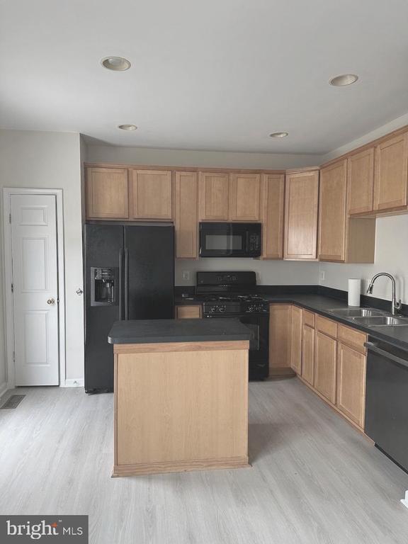 Building Photo - 1310 Saunders Dr