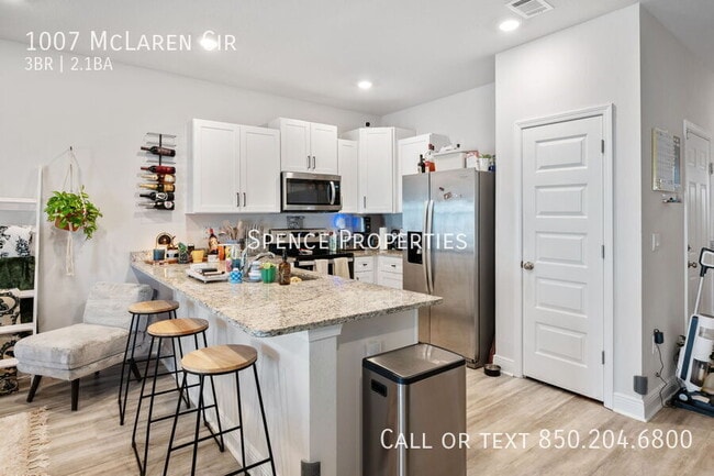 Building Photo - 1007 McLaren Cir