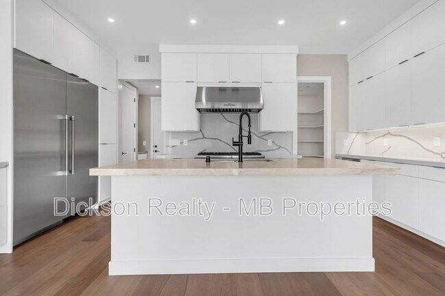 Building Photo - 31 Campolina St