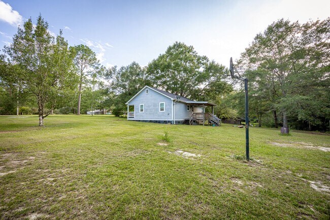 Building Photo - Peaceful Country Living on 2.4 Acres in Saucier