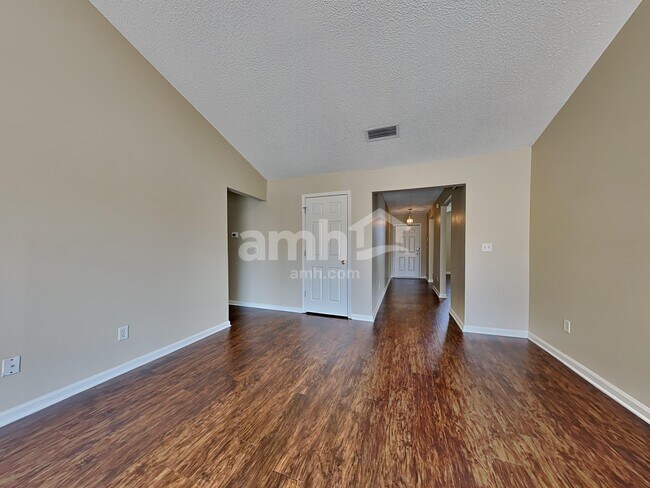 Building Photo - 530 Fallen Timbers Dr