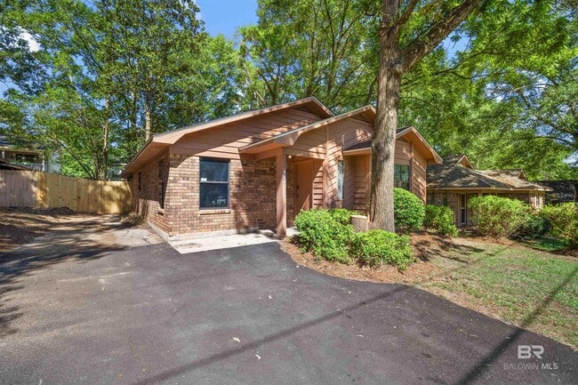 Primary Photo - 908 Schaub Ave