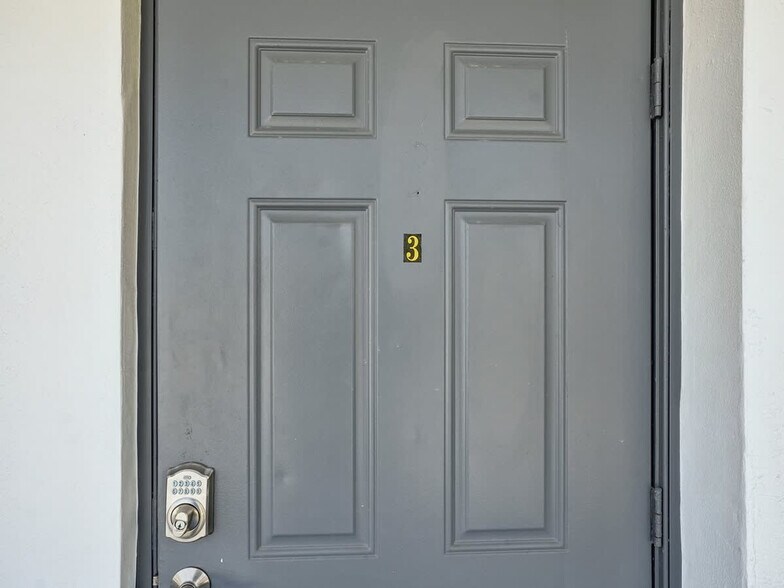 Building Photo - 3208 NE 9th St