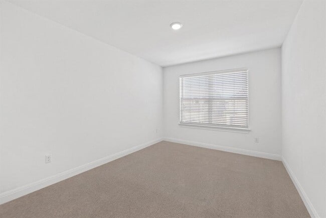 Building Photo - 240 Harbors Ln