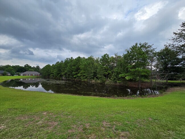 Building Photo - 3563 Beacon Dr