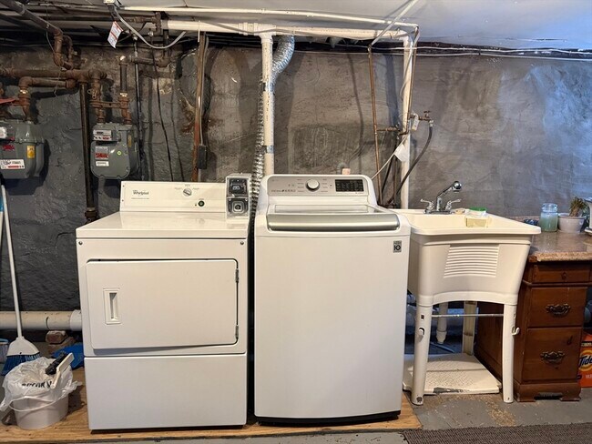 Building Photo - 115 Elmwood Ave