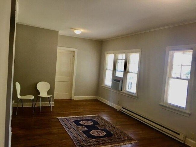 Building Photo - Charming 2 Bd Farmhouse on 1.12 Acres With...
