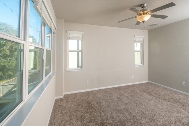 Building Photo - 16018 Oregon Oak Dr