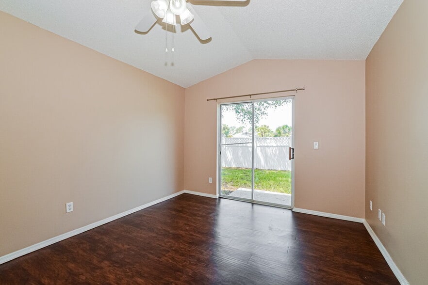 Building Photo - 3100 Orchard Pl