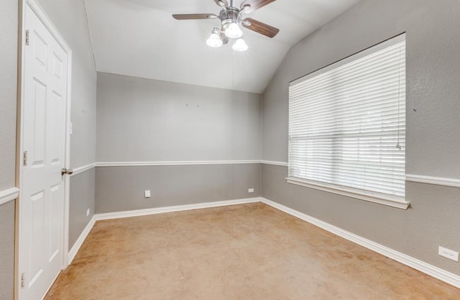 Building Photo - 204 Parakeet Dr