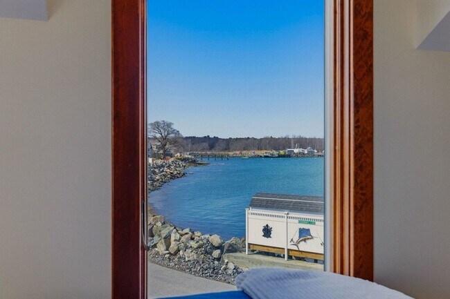Building Photo - 130 Harbor Rd