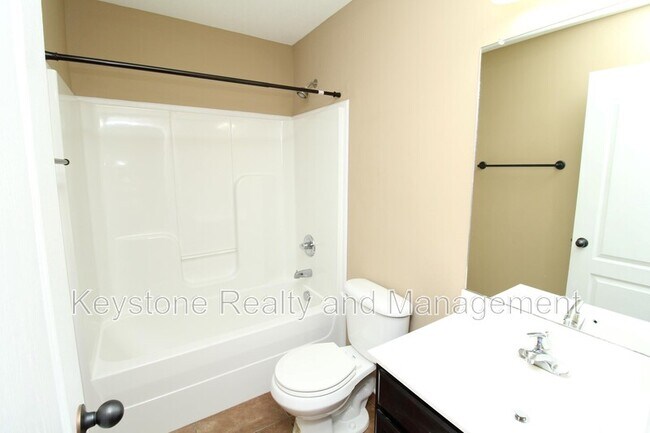 Building Photo - 1721 Thistlewood Dr