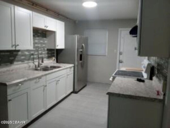 Building Photo - 530 Park Dr