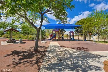 Building Photo - 350 S Durango Dr