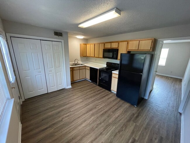 Building Photo - PRE-LEASING FOR AUGUST 2025! 1/2 OFF SECUR...