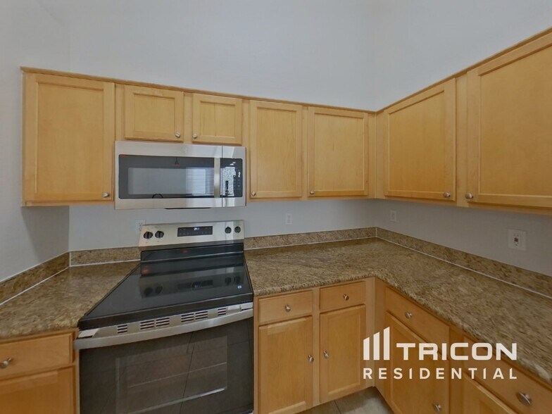 Building Photo - 6914 S 38th Ln