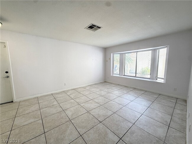 Building Photo - 2066 Waverly Cir