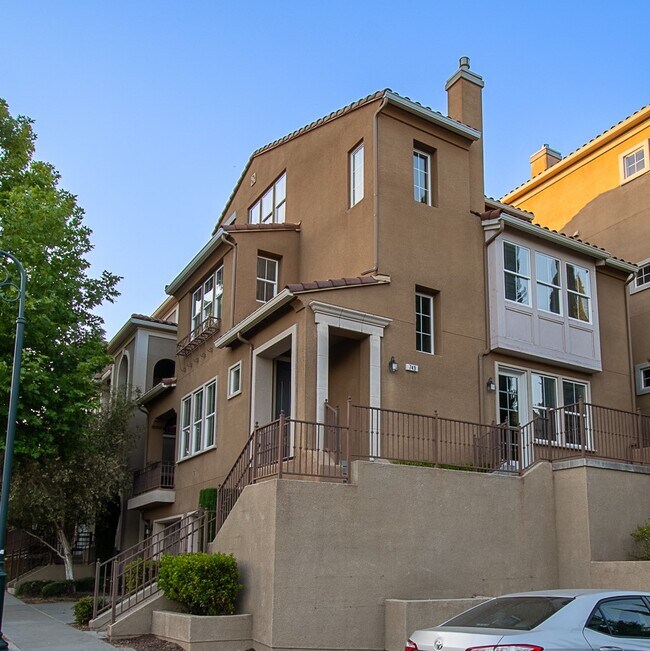 Building Photo - 749 Batista Dr