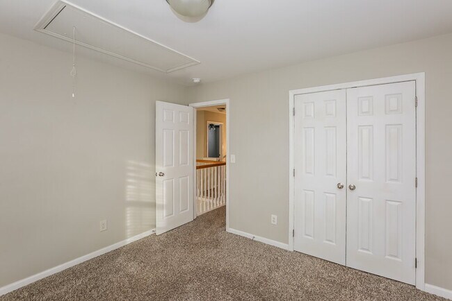 Building Photo - 926 Marthas View Dr NW