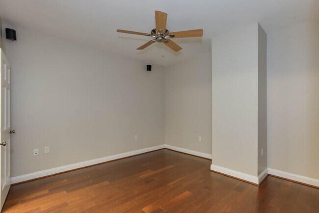 Building Photo - Spectacular Penthouse Condo in Downtown No...