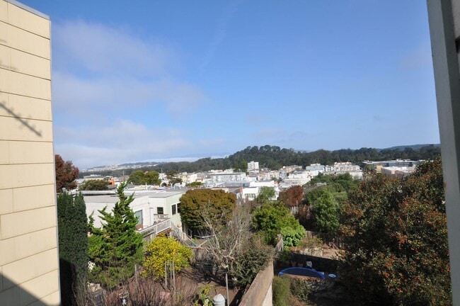 Building Photo - 1026 Kirkham St